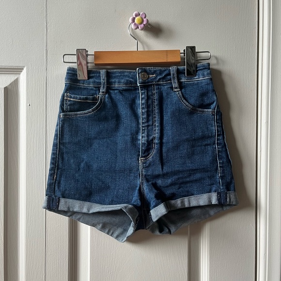 Extreme high rise denim shorts: - Picture 3 of 7